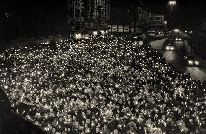 Náměstí Republiky před divadlem po 17. listopadu 1989