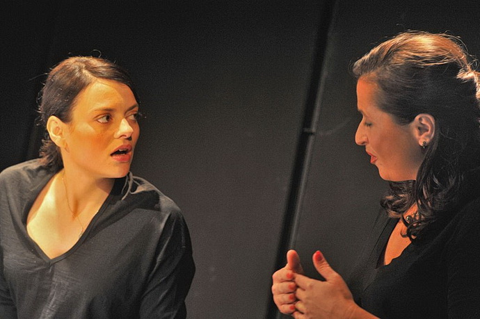 Jana Stryková a Dana Černá (Smluvní vztahy)