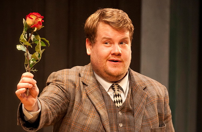 J. Corden (Sám na dva šéfy)