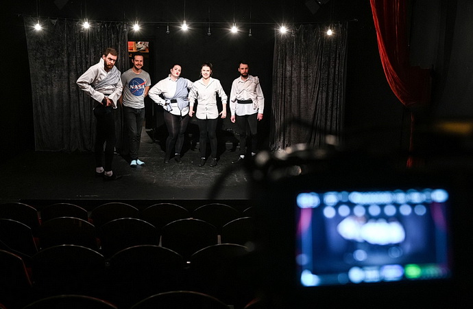 Kabaret Nahatý Shakespeara online