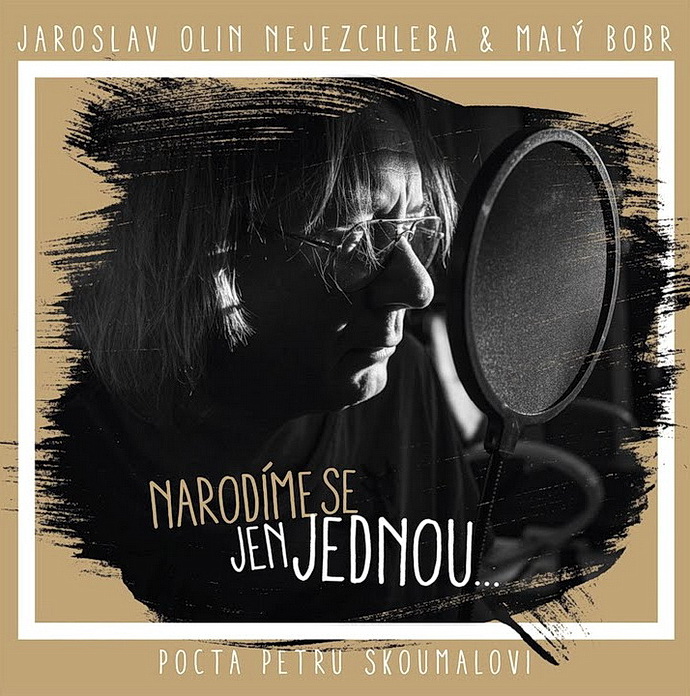 Přebal alba Narodíme se jen jednou... pocta Petru Skoumalovi
