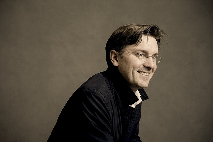 Tomáš Netopil (Foto: Marco Borggreve)