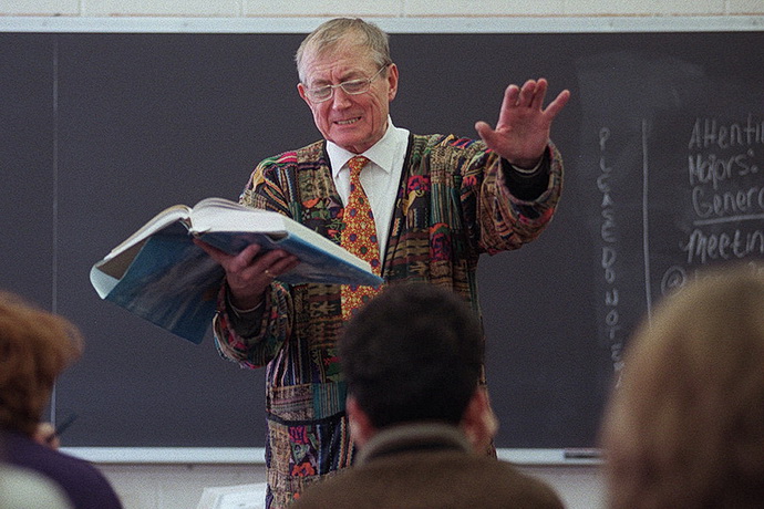 Jevgenij Jevtušenko při přednášce v New Yorku